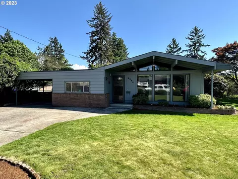 8244 NE Tillamook St, Portland, OR 97220
