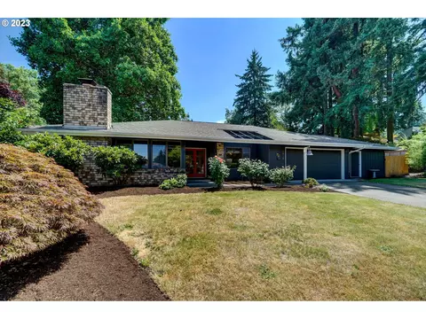 2626 SE Singing Woods Dr, Hillsboro, OR 97123
