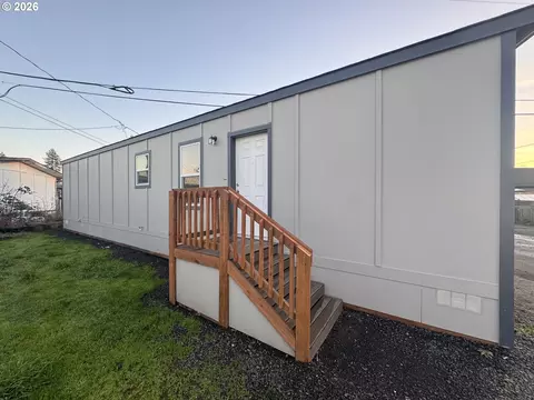 1085 W 1st Ave #R, Junction City, OR 97448