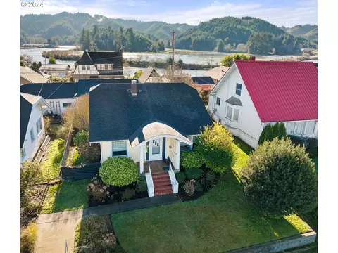 1158 Fir Ave, Reedsport, OR 97467