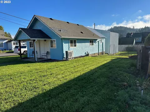 178 NE Johnson St, Myrtle Creek, OR 97457