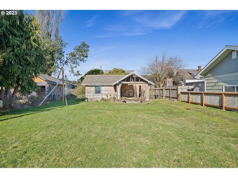 1608 5th St, Tillamook, OR 97141