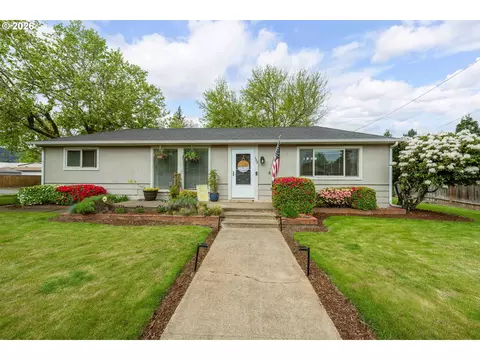 488 W Broccoli St, Roseburg, OR 97471