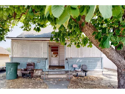 614 Robbins St, Milton Freewater, OR 97862