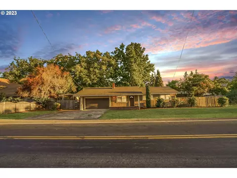 224 Hunsaker Ln, Eugene, OR 97404