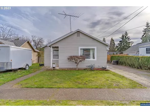 1128 N 1st St, Woodburn, OR 97071