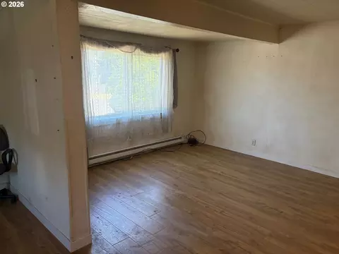 Living - 1726 W 9th Pl, Eugene, OR 97402 photo 1 of 3