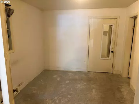 Bedroom - 1726 W 9th Pl, Eugene, OR 97402 photo 2 of 4