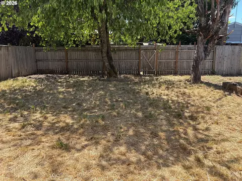 Exterior - 1726 W 9th Pl, Eugene, OR 97402 photo 1 of 5