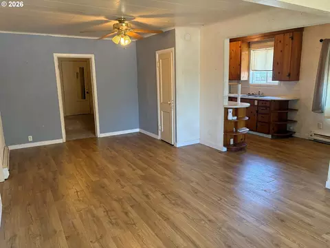 Living - 1726 W 9th Pl, Eugene, OR 97402 photo 2 of 3
