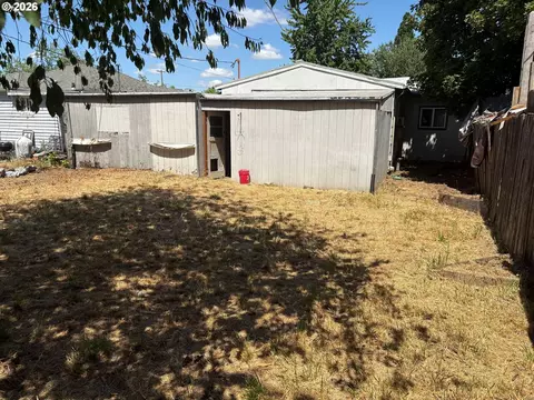 Exterior - 1726 W 9th Pl, Eugene, OR 97402 photo 2 of 5
