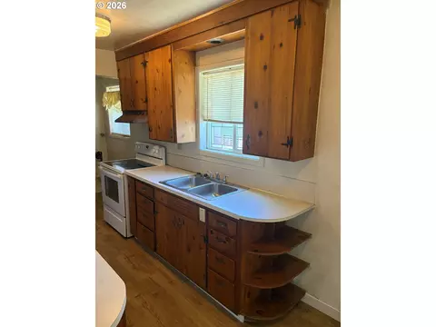 Kitchen - 1726 W 9th Pl, Eugene, OR 97402 photo 1 of 2