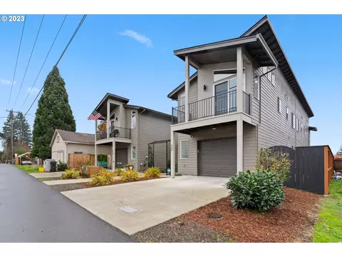680 NW 3rd Ave, Canby, OR 97013