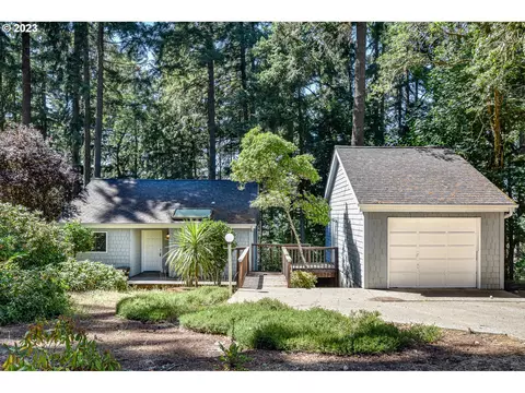 4240 N Shasta Loop, Eugene, OR 97405