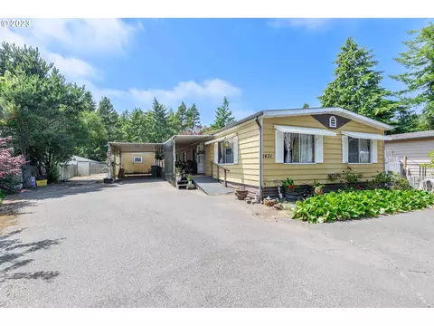 1431 Maple St, Florence, OR 97439
