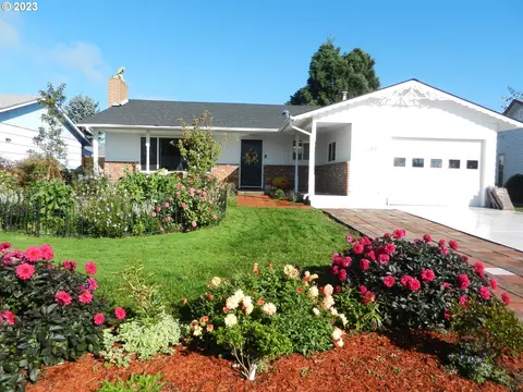 2287 Country Club Ter, Woodburn, OR 97071