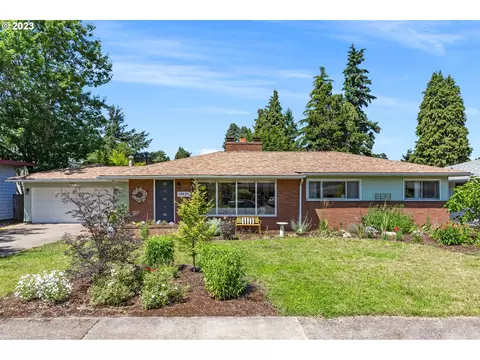 10439 NE Hoyt St, Portland, OR 97220