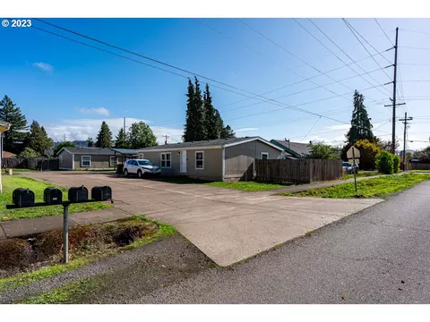 950 S 10th St, Lebanon, OR 97355