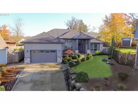 1100 Emmett Loop, Silverton, OR 97381