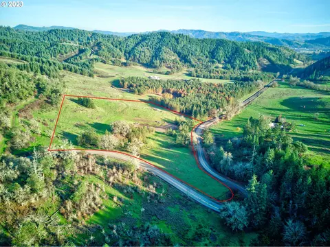 3359 Oak Hill Rd, Roseburg, OR 97471