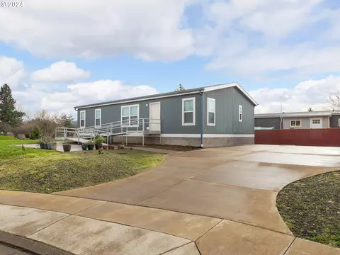 110 S Park Ct, Roseburg, OR 97471