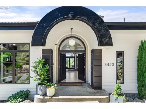 3450 SW Doschview Ct, Portland, OR 97239