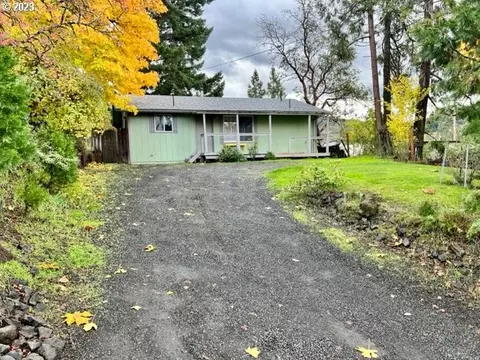 1657 SEddy St, Roseburg, OR 97470