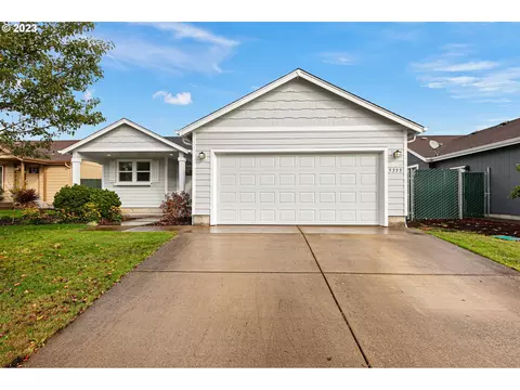 5355 Golden Eagle Dr, Eugene, OR 97402