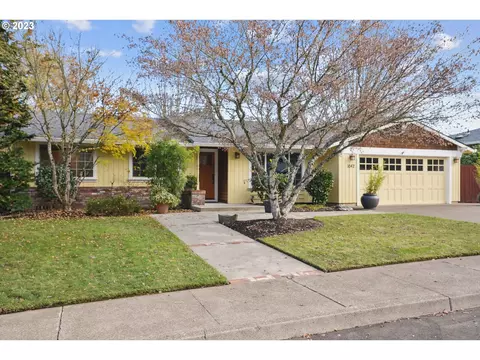 1042 NE 5th Dr, Hillsboro, OR 97124