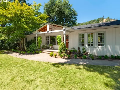 304 River Bend Rd, Roseburg, OR 97471