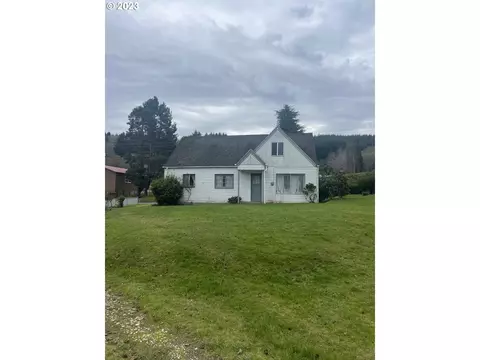 2910 Longwood Dr, Reedsport, OR 97467