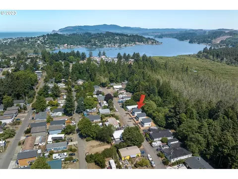 632 SE Reef Ave, Lincoln City, OR 97367