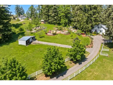 18685 NE Deer Haven Dr, Newberg, OR 97132