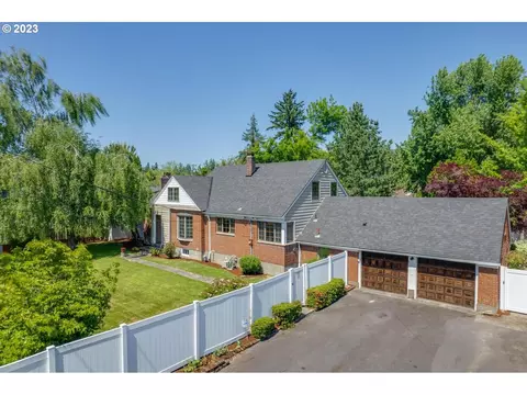 15106 SE Oatfield Rd, Milwaukie, OR 97267