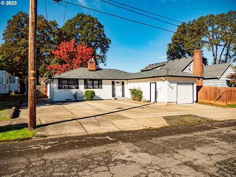 342 8th Ave, Sweet Home, OR 97386