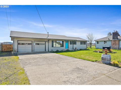 1115 9th St, Tillamook, OR 97141