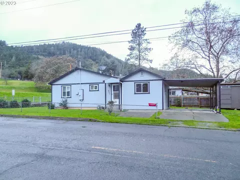 607 NE Craig St, Myrtle Creek, OR 97457