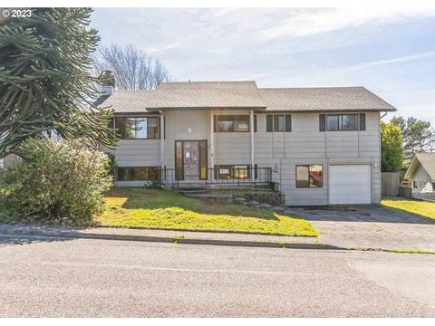 1365 Ford Ln, North Bend, OR 97459