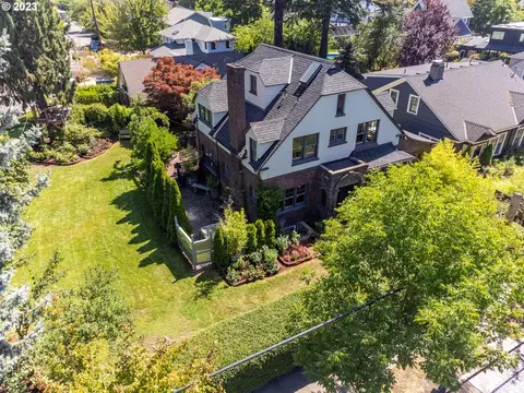 3330 NE Bryce St #A & B, Portland, OR 97212