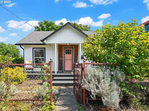 5916 SE 85th Ave, Portland, OR 97266