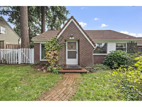413 W 32nd St, Vancouver, WA 98660
