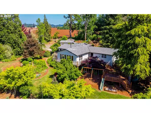 717 Drift Creek Rd, Silverton, OR 97381