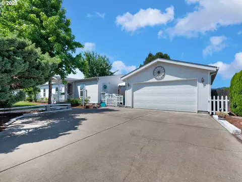 2438 Maia Loop, Springfield, OR 97477 photo 1