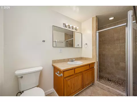 Bath - 2027 Ohio St, Eugene, OR 97402 photo 2 of 2