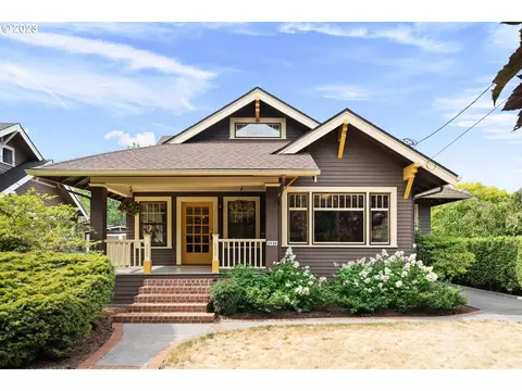 2436 NE Dunckley St, Portland, OR 97212