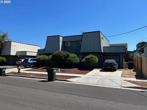 925 Anderson Ln, Springfield, OR 97477