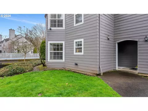 8615 SW Curry Dr #B, Wilsonville, OR 97070