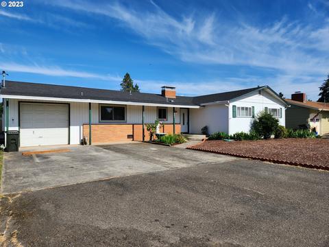 562 W Berdine St, Roseburg, OR 97471