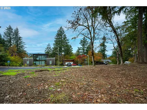 2985 Capital Dr #3, Eugene, OR 97403
