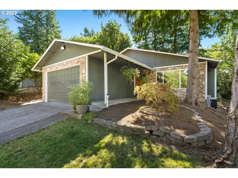 5204 SW Vacuna St, Portland, OR 97219